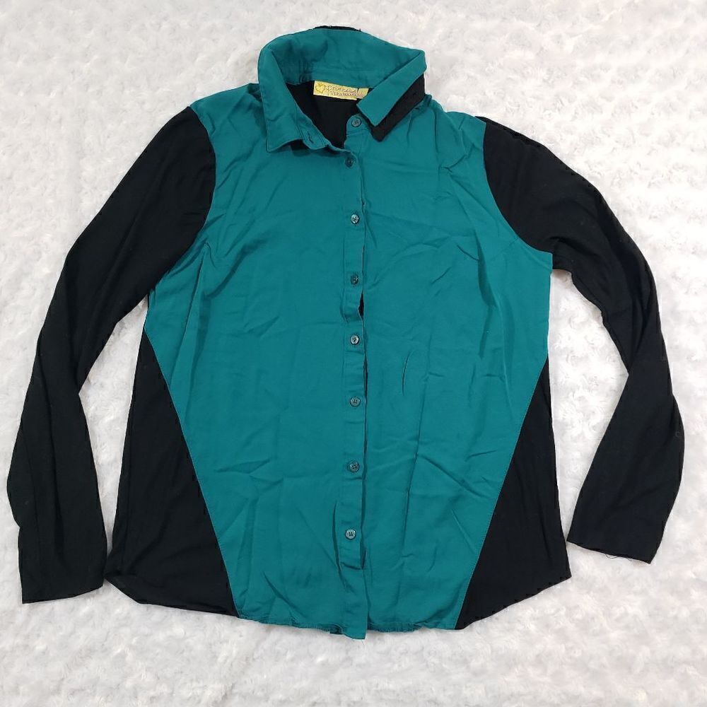 Princess Vera Wang size large teal and black long sleeve button top with lace un
